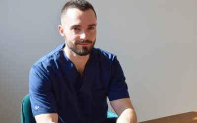 Loïc Rochand, l’ostéopathe de la place Gabriel Rambaud qui mise sur la pédagogie dans son cabinet du 1er